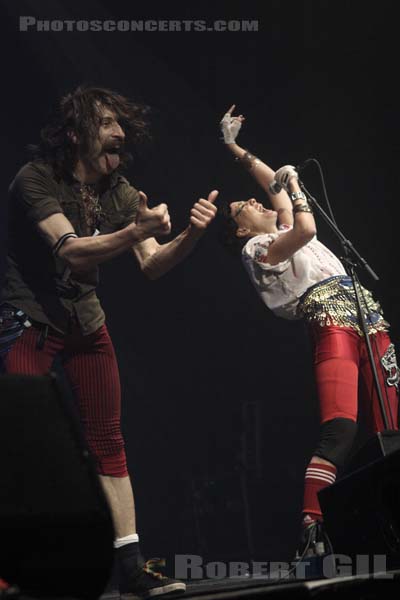 GOGOL BORDELLO - 2008-04-20 - PARIS - Zenith - Evgeny Aleksandrovitch Nikolaev Simonov